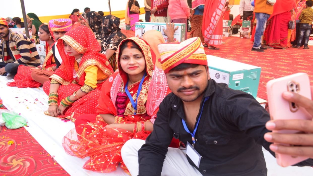 More than 500 couples took seven rounds in the Chief Minister's mass marriage scheme.
