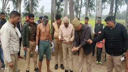 Amroha: नहर में मिले महिला और बच्ची के शव, दोनों रस्सी से बंधे थे.. हत्या या आत्महत्या पहचान के बाद चलेगा पता Amroha: Bodies woman and girl found in canal, both were tied with rope
