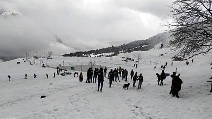 Uttarakhand Weather Auli Covered with thick blanket of Snow in march Beautiful Visuals