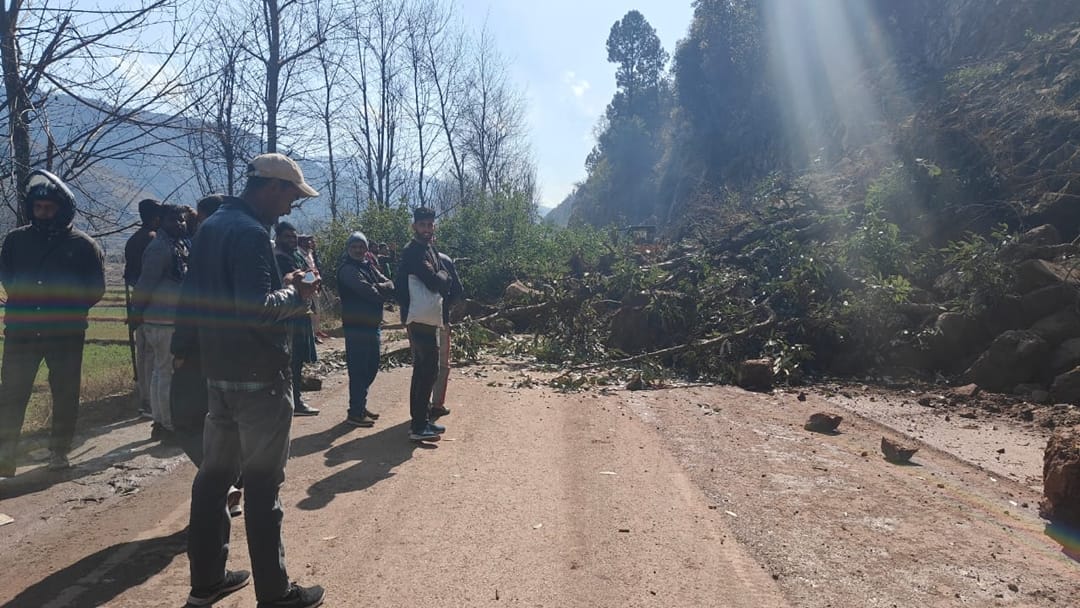 Landslide on Jammu Poonch highway traffic stopped traffic plying on Jammu Srinagar highway