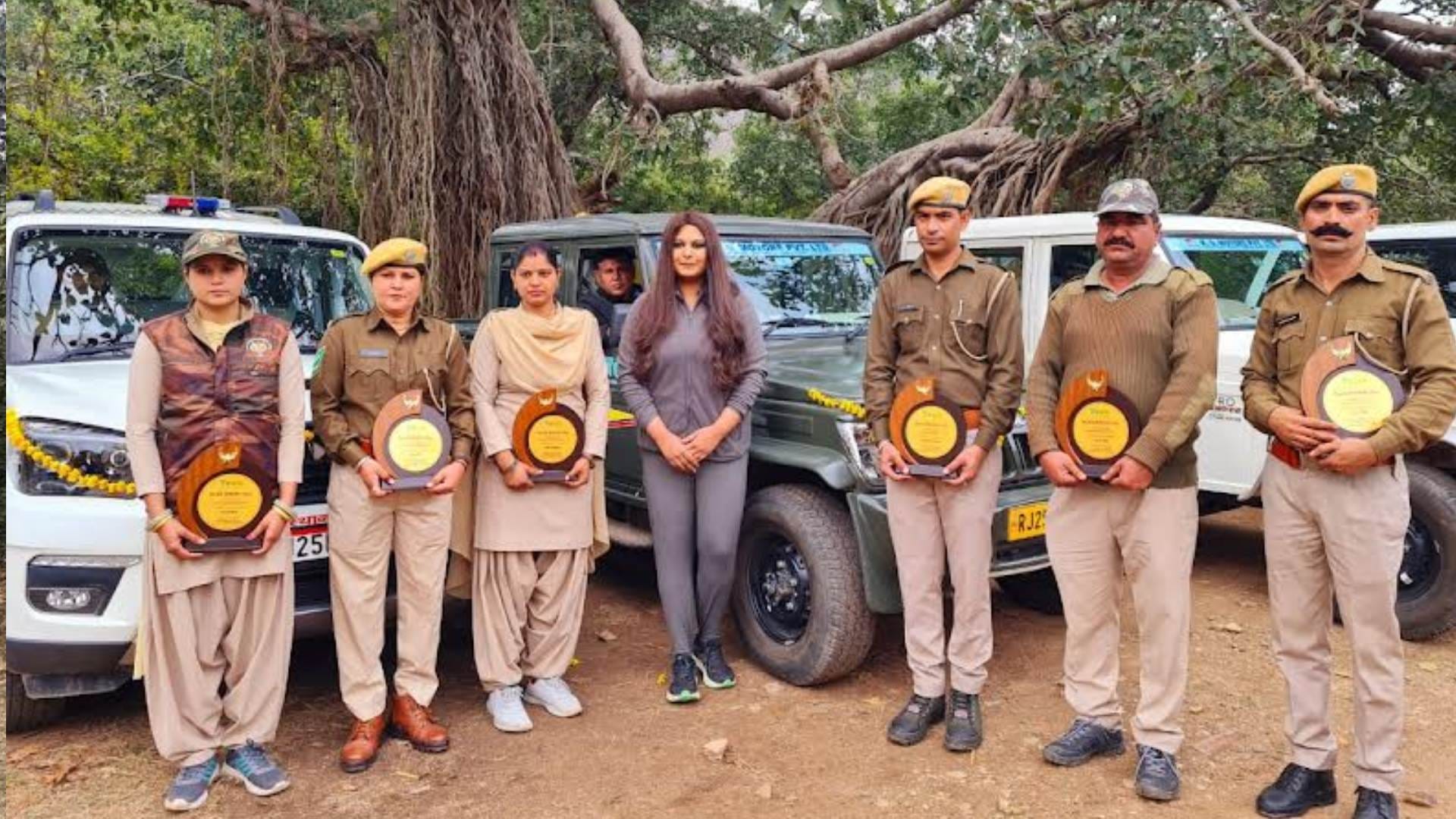 रणथंभौर नेशनल पार्क को नए पेट्रोलिंग वाहन मिले हैं, साथ ही वन अफसरों का सम्मान किया गया है।