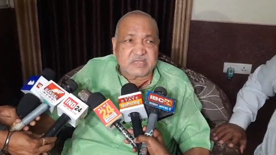 Former minister Ravindra Choubey attacked the government in Bilaspur