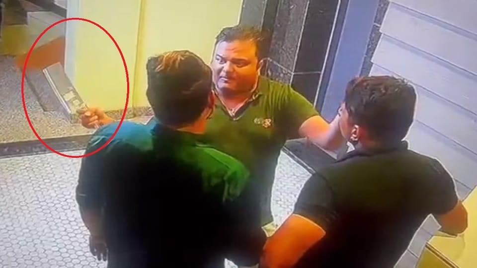 Angered by not getting entry into bar a young man created a ruckus in Bilaspur