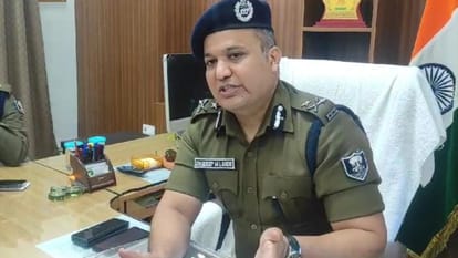 Bihar News : 14 साल की लड़की की हत्या के नौ महीने में शर्मनाक सच खुला; अस्मत लूट हत्या, दादा पर लगा यह आरोप Bihar Police ig shivdeep lande exposed grand daughter abuse and murder by grand father in bihar news hindi