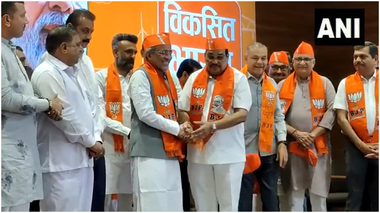 Gujarat Leader Arjun Modhvadia joins BJP day after leaving Congress before Rahul Gandhi Bharat Jodo Nyay Yatra