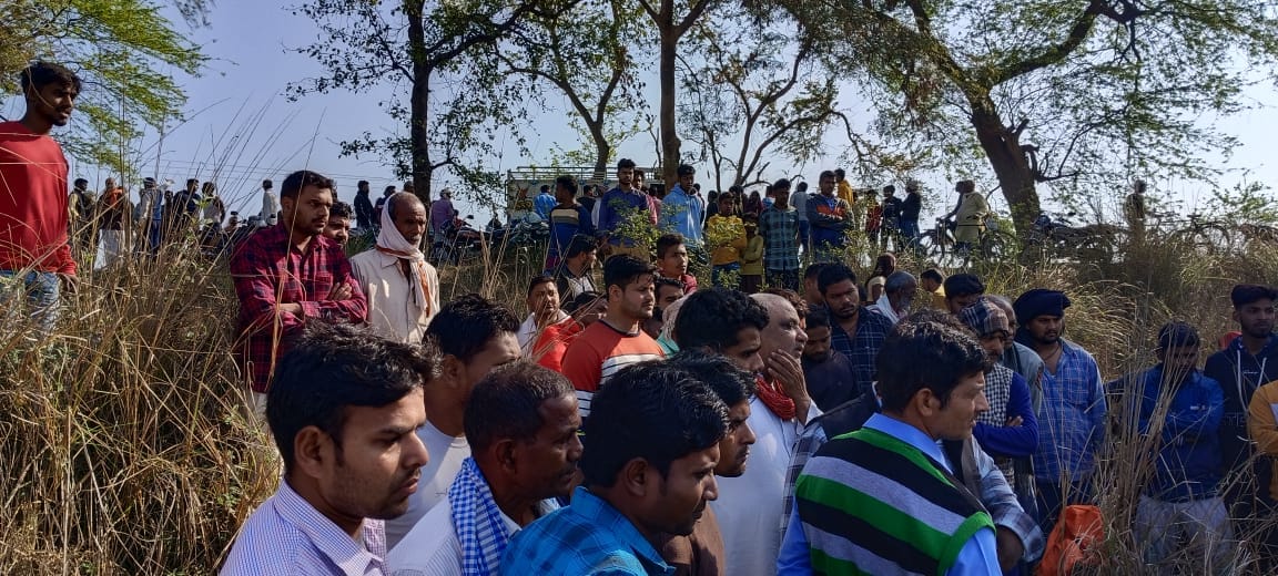 priest dead body found in bush suspicion of murder in ballia