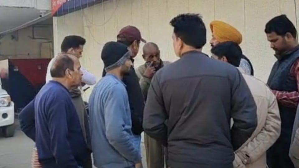 Gold trader robbed at point of sharp weapons in Abohar