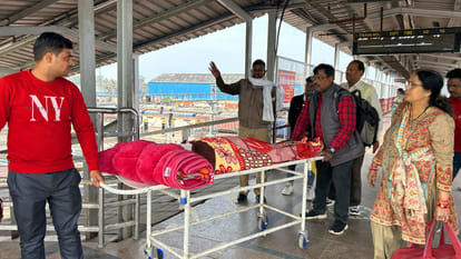 An elderly man, who was going for eye treatment, died after falling the platform of Gorakhpur railway station