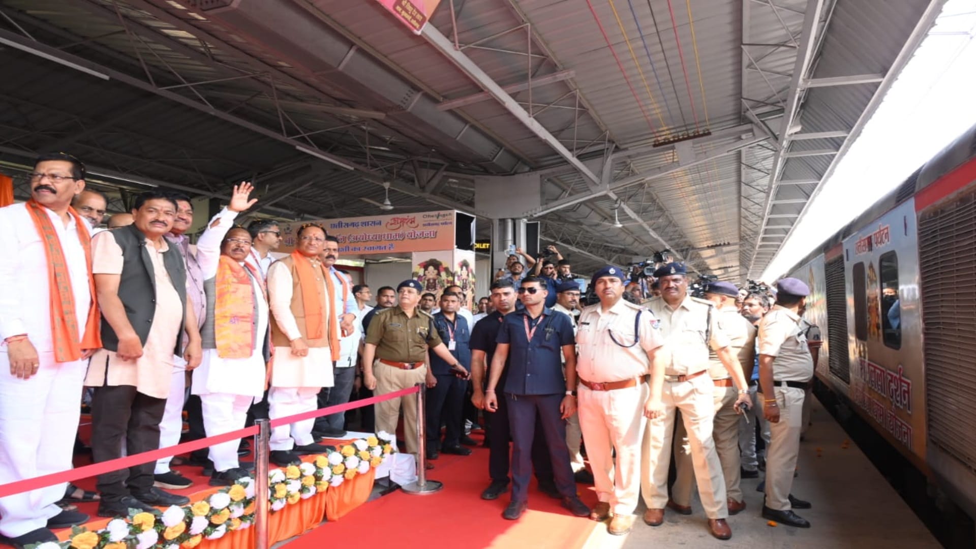 850 devotees left from Chhattisgarh for Ramlala darshan: CM Saay flags off Aastha special train