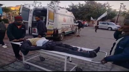 शाहजहांपुर में भीषण हादसा: कंटेनर से टकराई बरातियों से भरी कार, तीन लोगों की मौत, चार घायल three people killed due to car collides with container in shahjahanpur