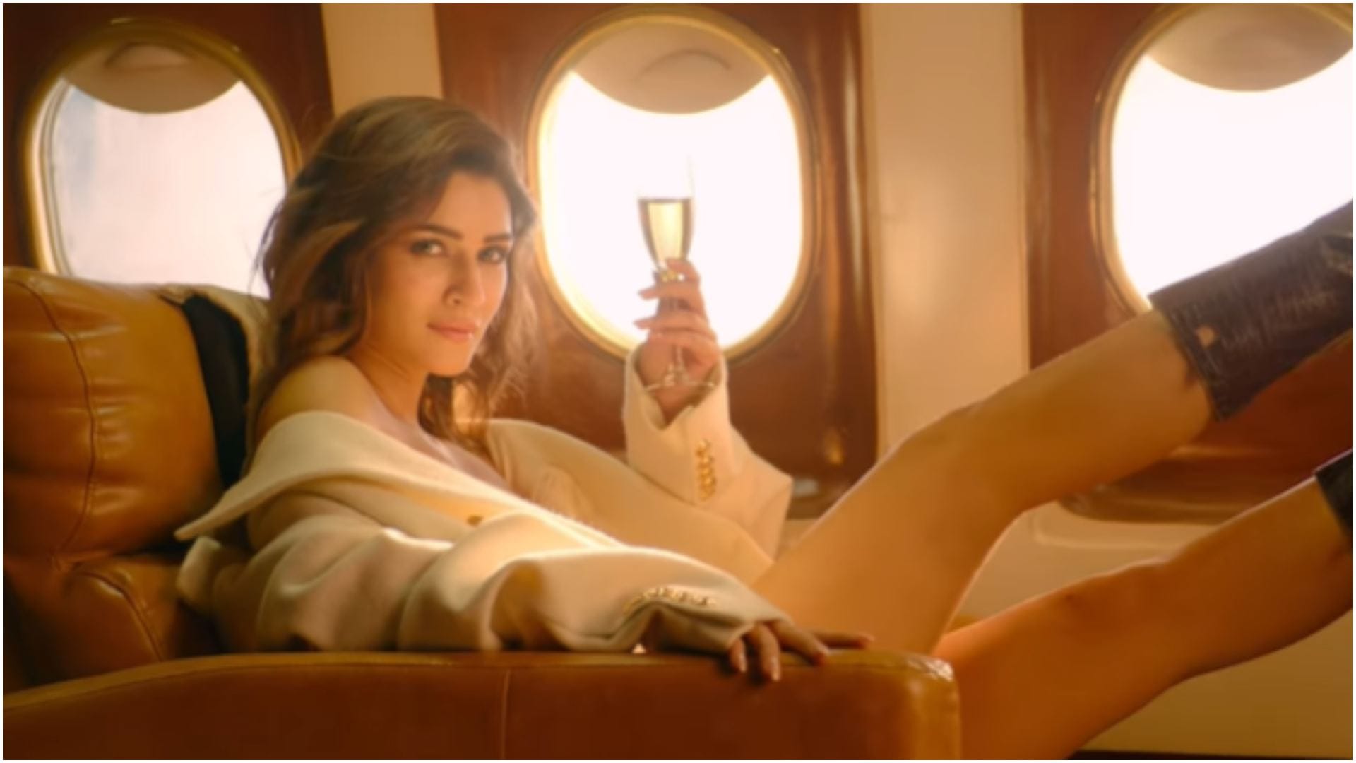 Crew movie new song Naina out:  Kareena Kapoor Tabu and Kriti Sanon Diljit Dosanjh