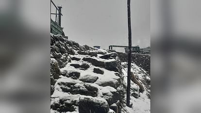 Kedarnath: यात्रा की तैयारियों पर लगा मौसम का पहरा...जमी आठ फीट तक बर्फ, जगह-जगह परसे हिमखंड, तस्वीरें Uttarakhand Weather Heavy Snow in Kedarnath icebergs scattered at many places photos