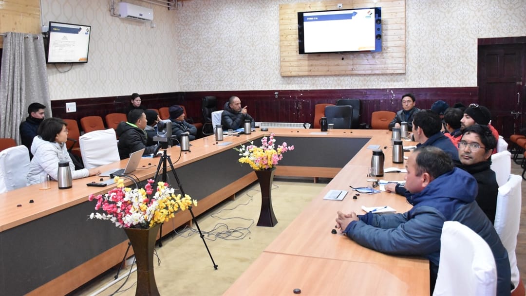 Lok Sabha election ladakh: DEO Leh holds training for DLMTs on EVMs VVPATs