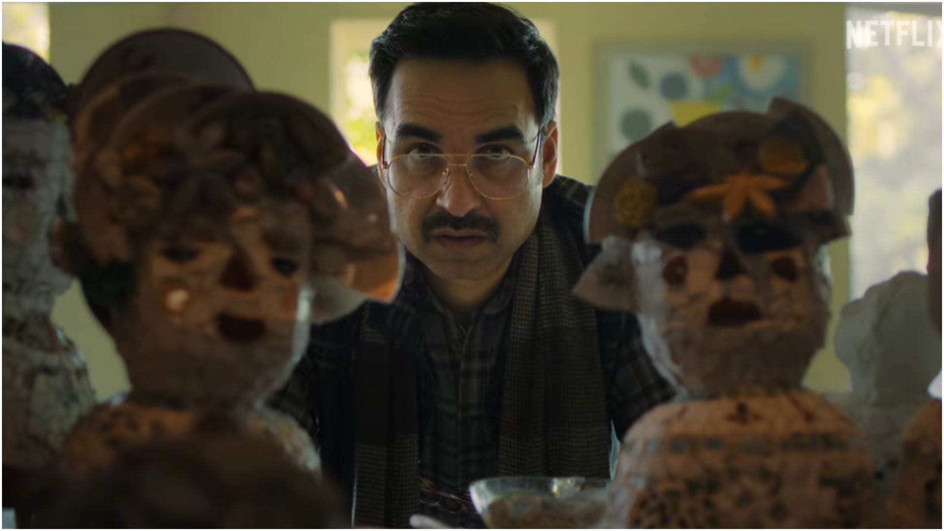 Murder Mubarak Trailer Out: Pankaj Tripathi Sara Ali Khan Vijay Varma Karisma Kapoor