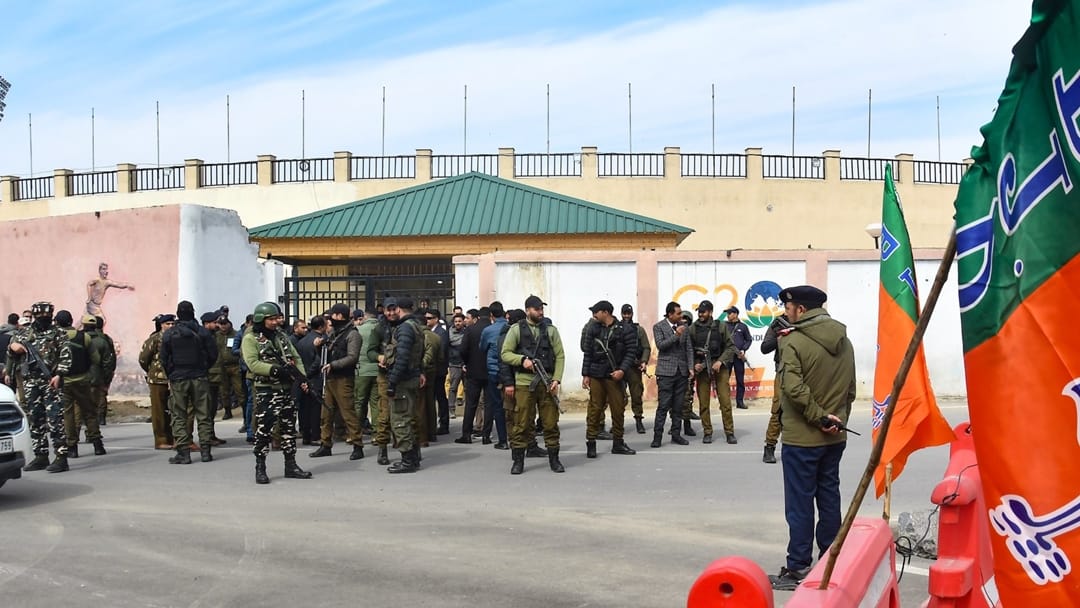 PM Modi Visit Kashmir: Ahead of PM Modi visit srinagar multi tier security outside Bakshi stadium
