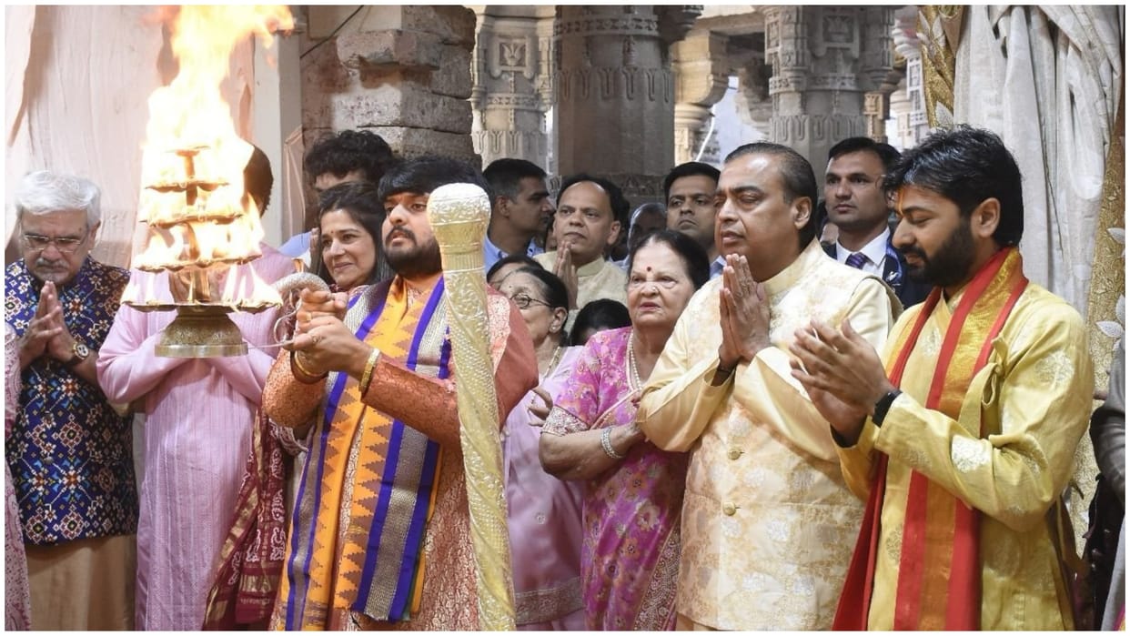Reliance Industries Chairman and MD Mukesh Ambani offered prayers at the Dwarkadhish temple in Gujarat
