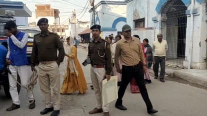 Bihar News: पति-पत्नी निकले शराब धंधेबाज, एक फोन कॉल पर देते थे लग्जरी कार से डिलीवरी; पुलिस ने ऐसे पकड़ा Muzaffarpur News: Police arrested businessman husband and wife for smuggling liquor in luxury car