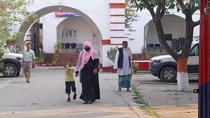 Bihar News: फरार पति को पकड़वाने के लिए थाने पहुंची महिला; तीन तलाक देकर किया था बेघर, मांगा न्याय Muzaffarpur News: Woman suffering from triple talaq reached police station to arrest her absconding husband