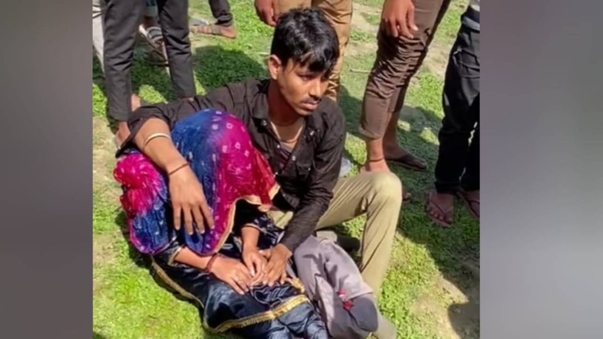 couples tried to commit suicide by jumping into Yamuna river in Agra When family members refused to marry
