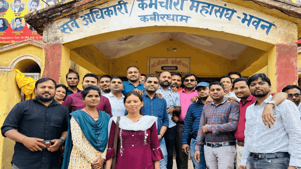 पटवारियों ने सौंपा ज्ञापन