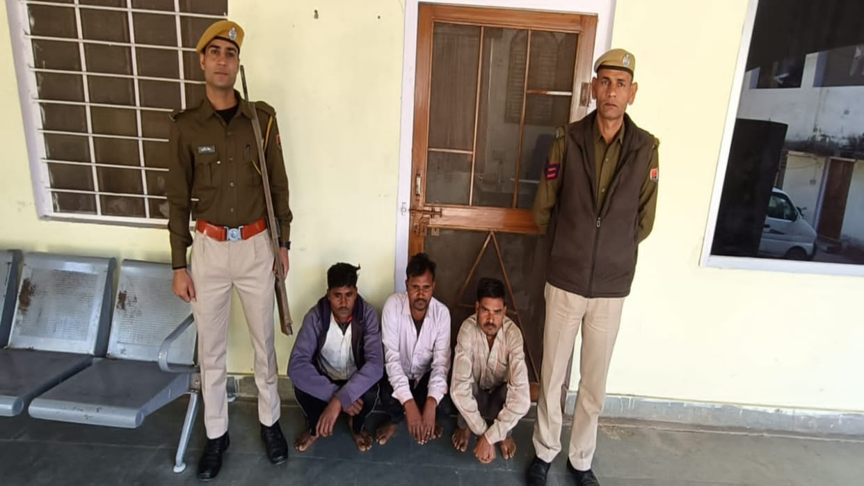 Rajasthan News: 3 accused caught by police in theft case, committed the crime by breaking lock of the shutter