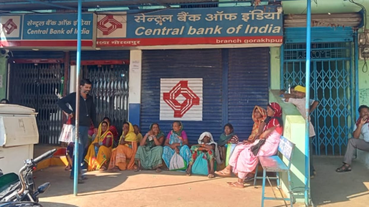 CBI caught bank manager red handed taking bribe
