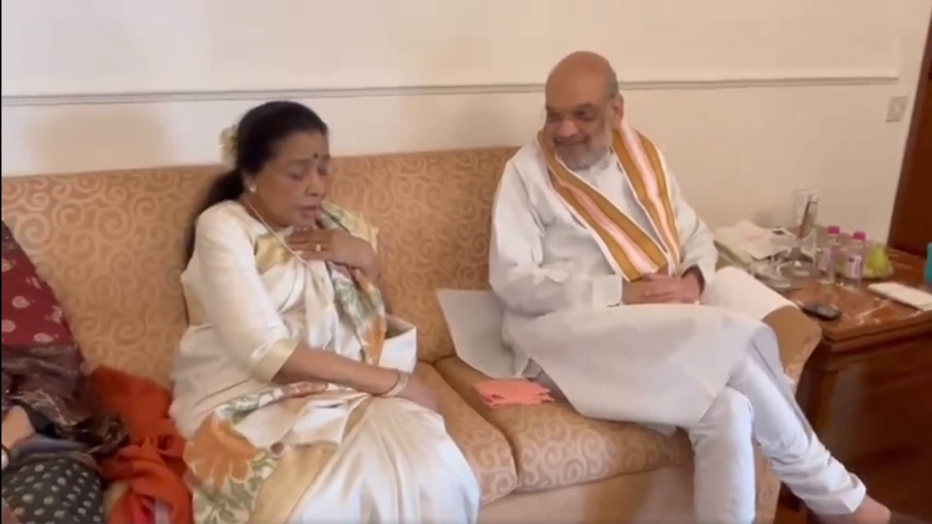 Asha Bhosle Met with Home Minister Amit Shah in Mumbai She Sings Abhi Na Jao Chhod Kar See Photos