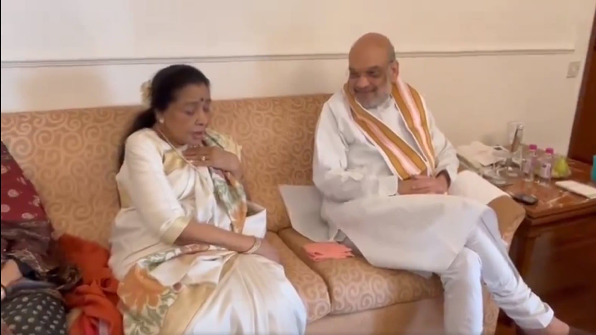 Asha Bhosle Met with Home Minister Amit Shah in Mumbai She Sings Abhi Na Jao Chhod Kar See Photos