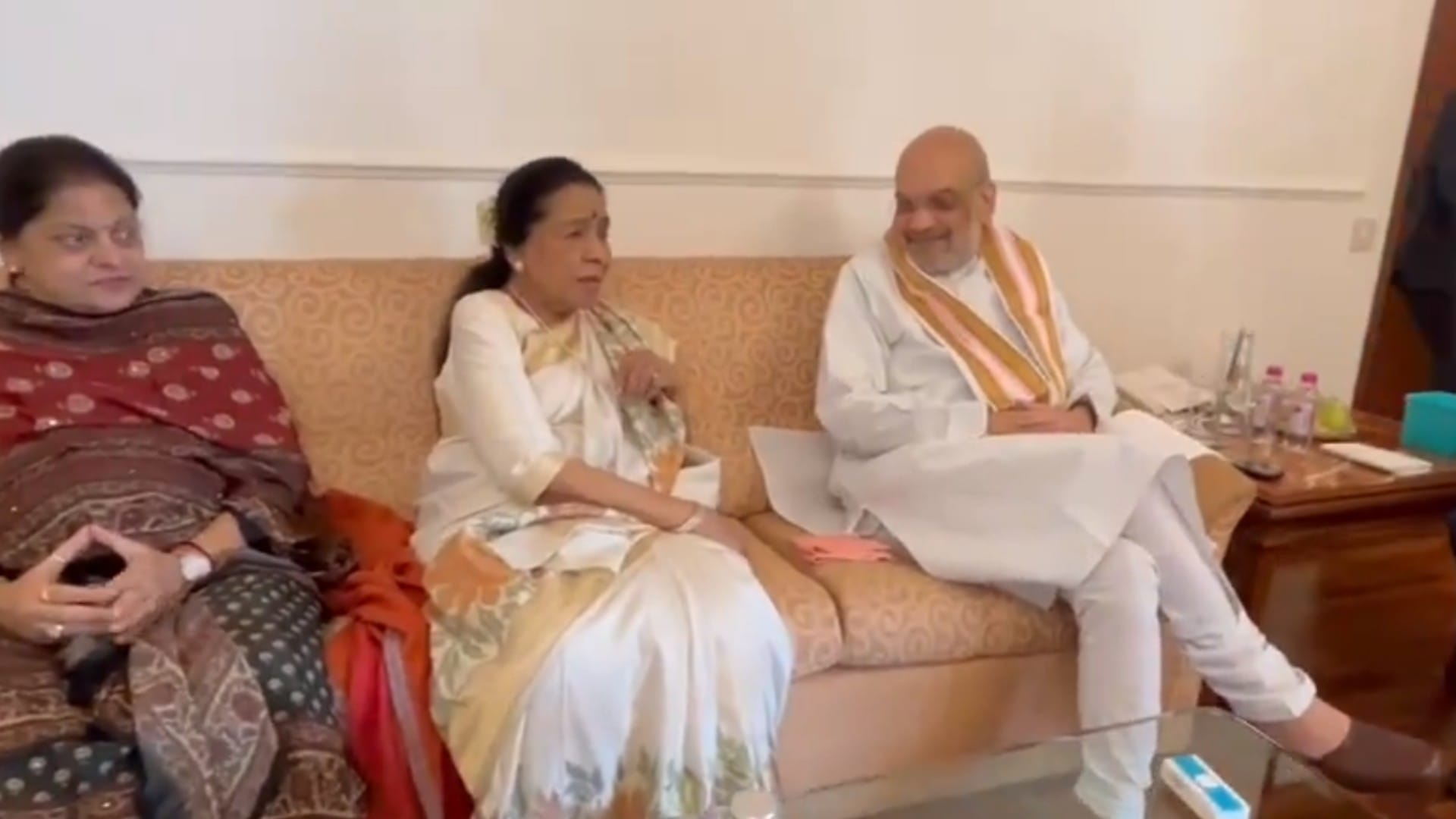 Asha Bhosle Met with Home Minister Amit Shah in Mumbai She Sings Abhi Na Jao Chhod Kar See Photos