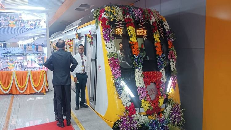 Agra Metro Inauguration: सुबह 6 से रात 10 बजे तक करें मेट्रो में सफर, जानें किराया और कितने स्टेशनों तक चलेगी?