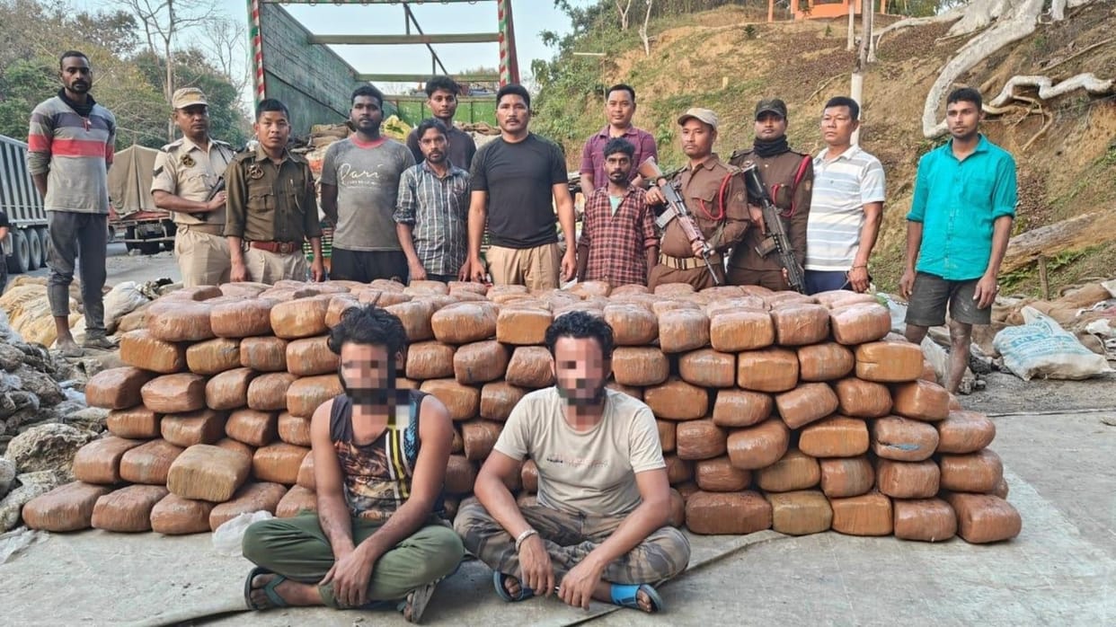 Assam Two youths 439 packets ganja Assam Police CM Himanta tweeted information.