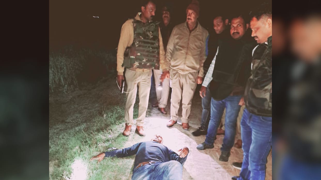 Azamgarh Police Encounter 50 thousands rupees Liquor mafia injured