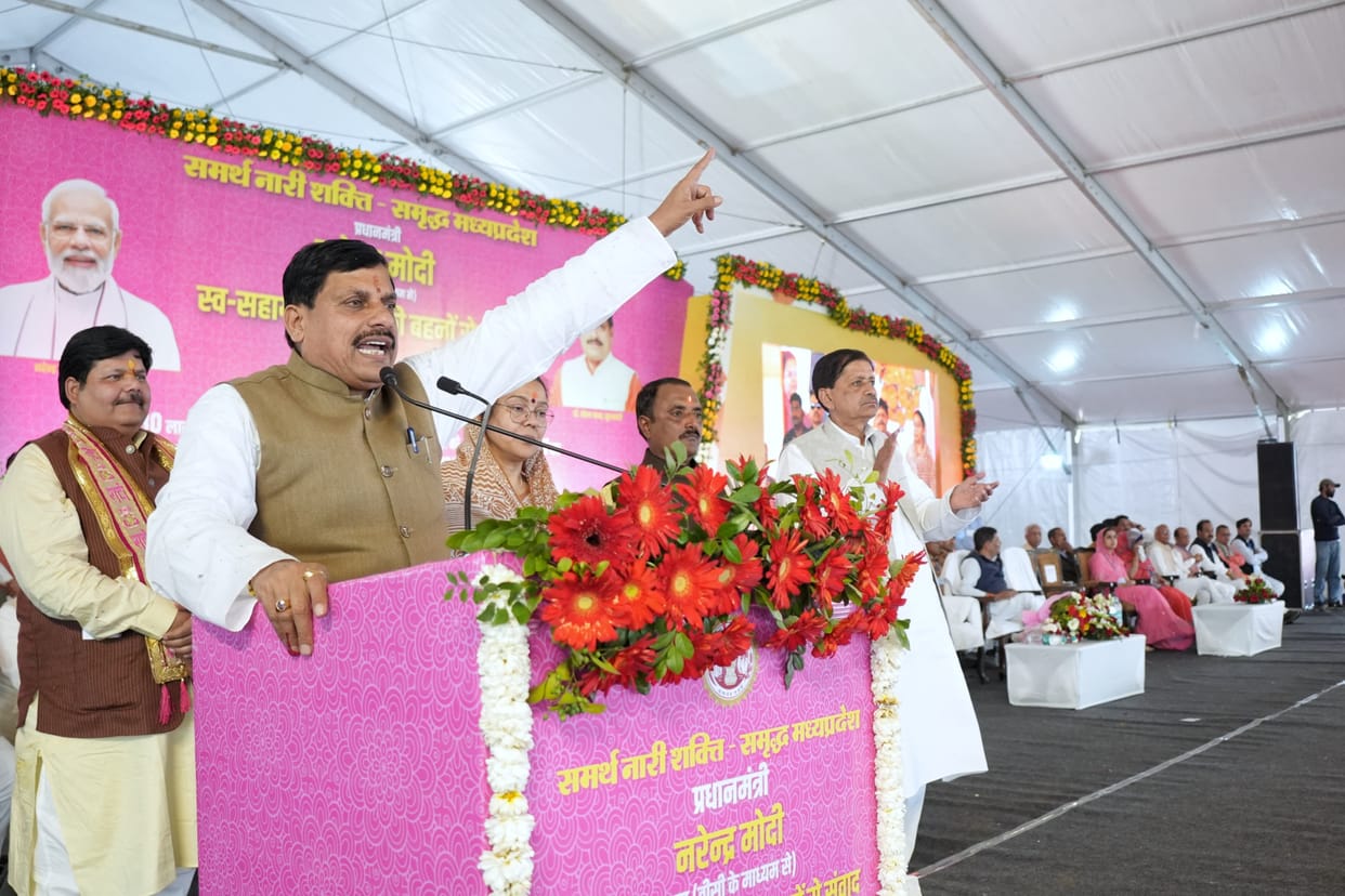 CM Mohan Yadav reached Bhind for farmers' conference, distributed gifts with both hands to fill bags of farmer