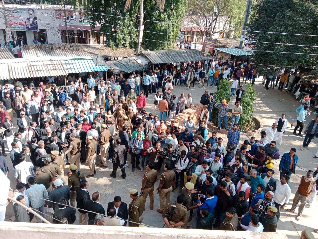 Dhananjay Singh supporters crowd from district jail to court during appearance