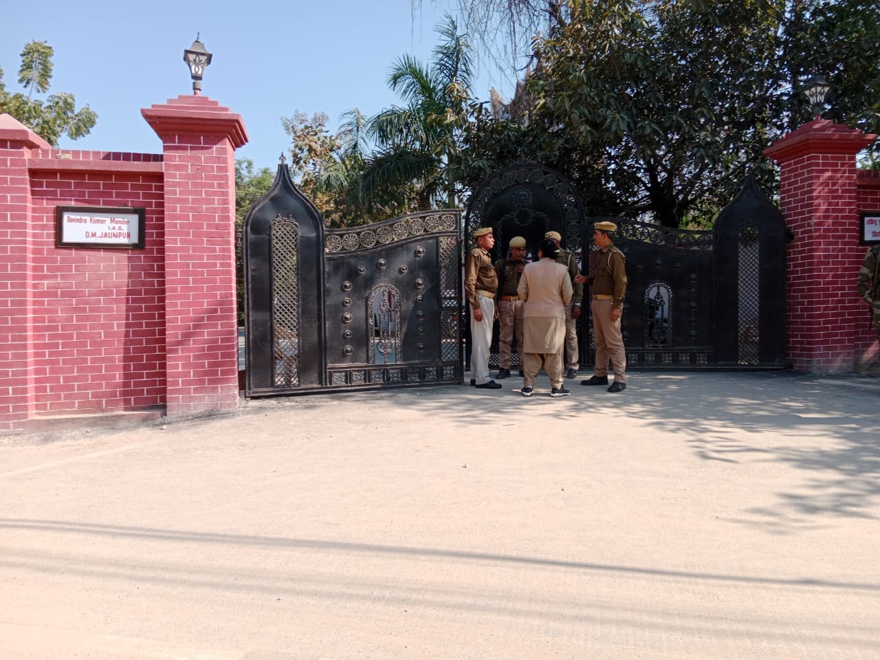 Dhananjay Singh supporters crowd from district jail to court during appearance