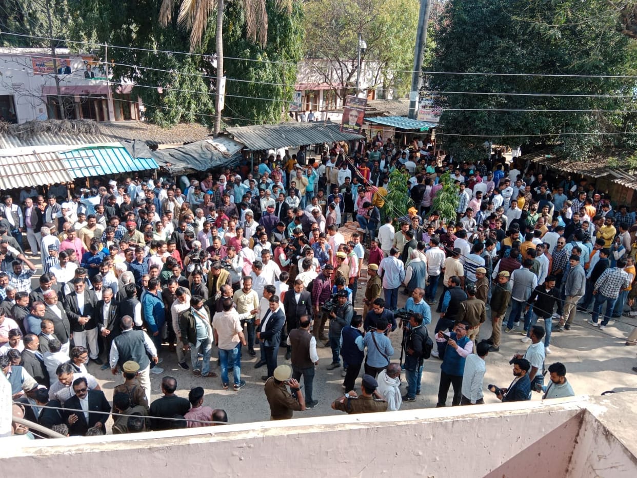 Dhananjay Singh supporters crowd from district jail to court during appearance
