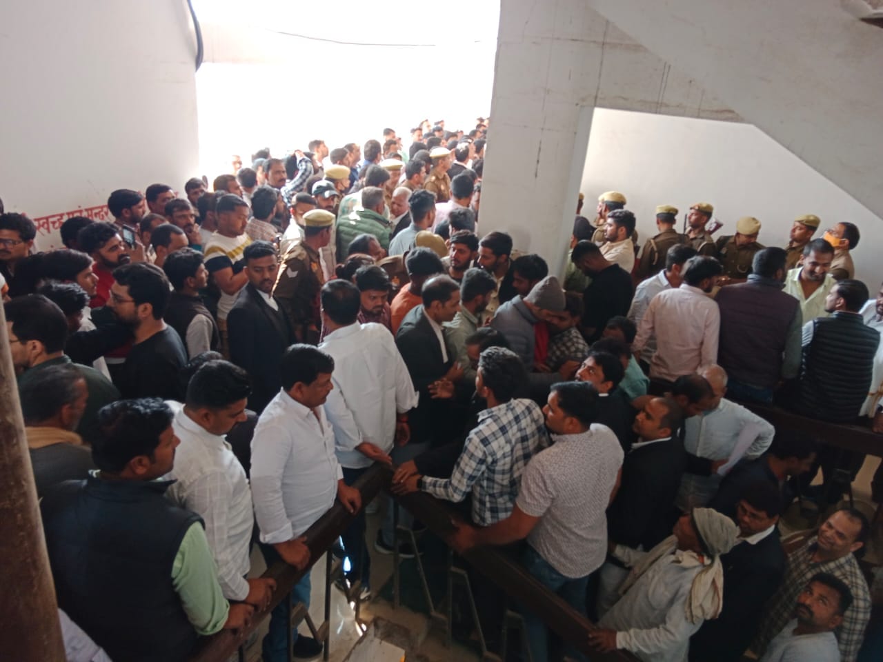 Dhananjay Singh supporters crowd from district jail to court during appearance