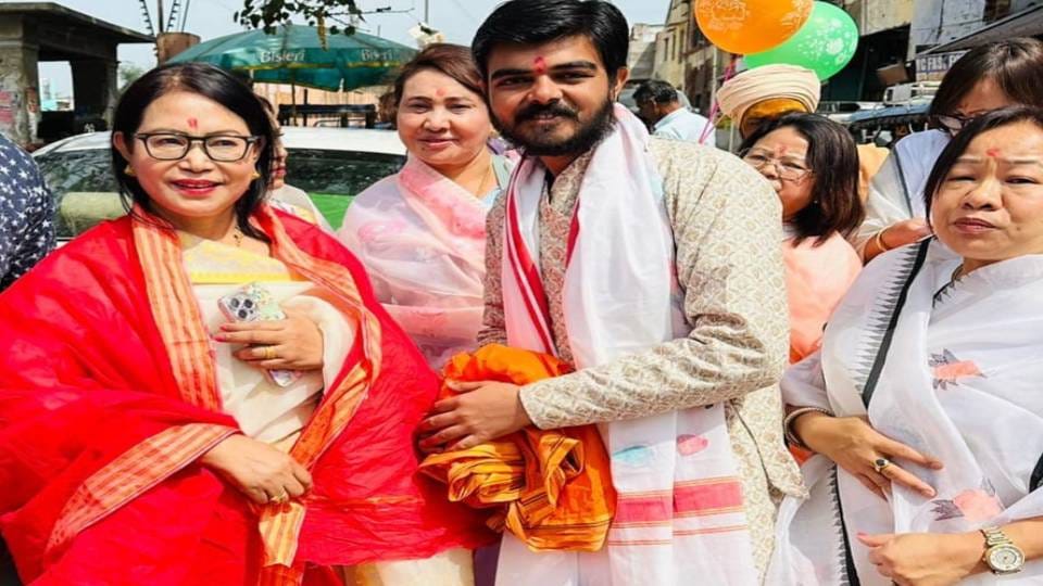 wife of Manipur CM reached Mukharvind temple of Govardhan and offered prayers to Giriraj Prabhu