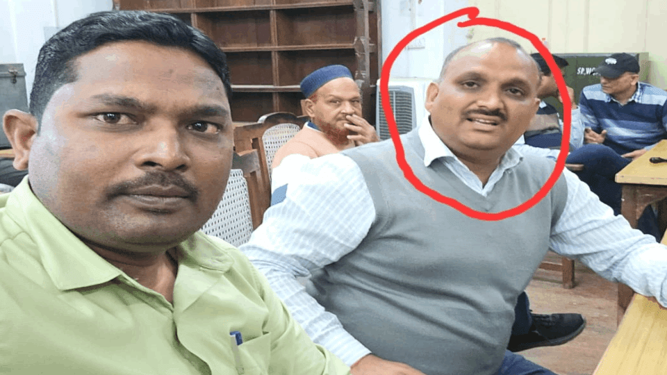 Employee posted as Law cum Probation Officer arrest red handed taking bribe 5000 rs