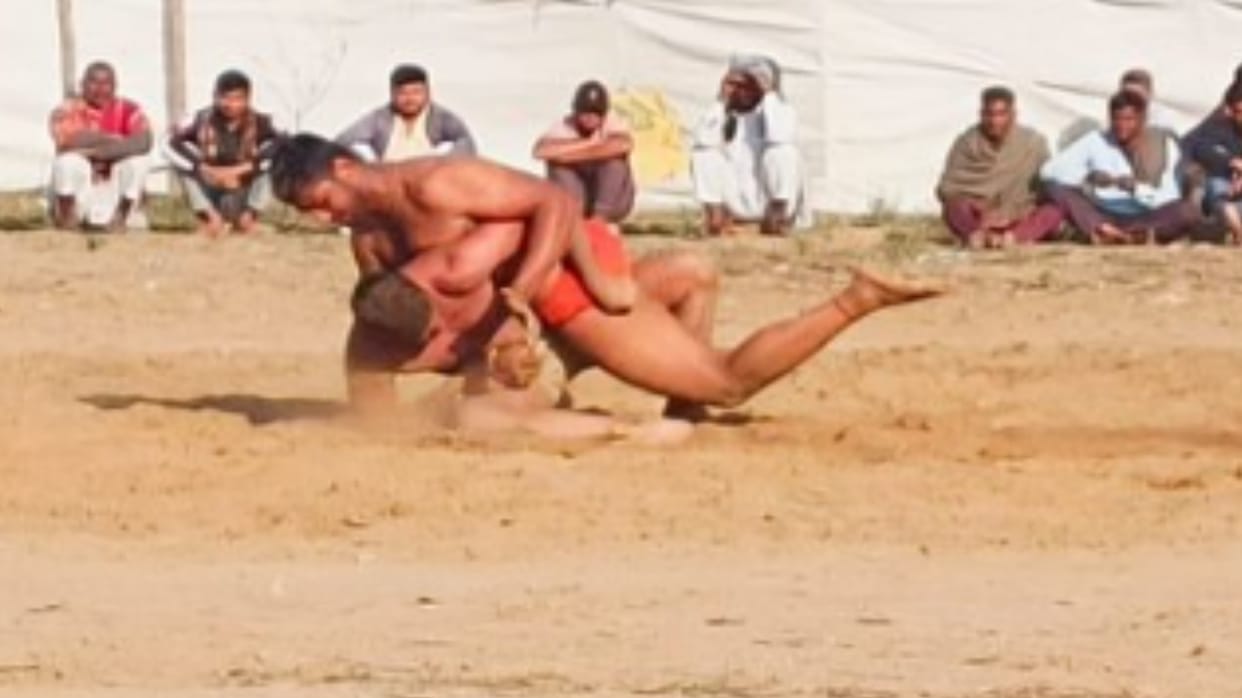 Shamli: In wrestling, Sameer of Panipat defeated Nikhil of Shamli, the match was exciting