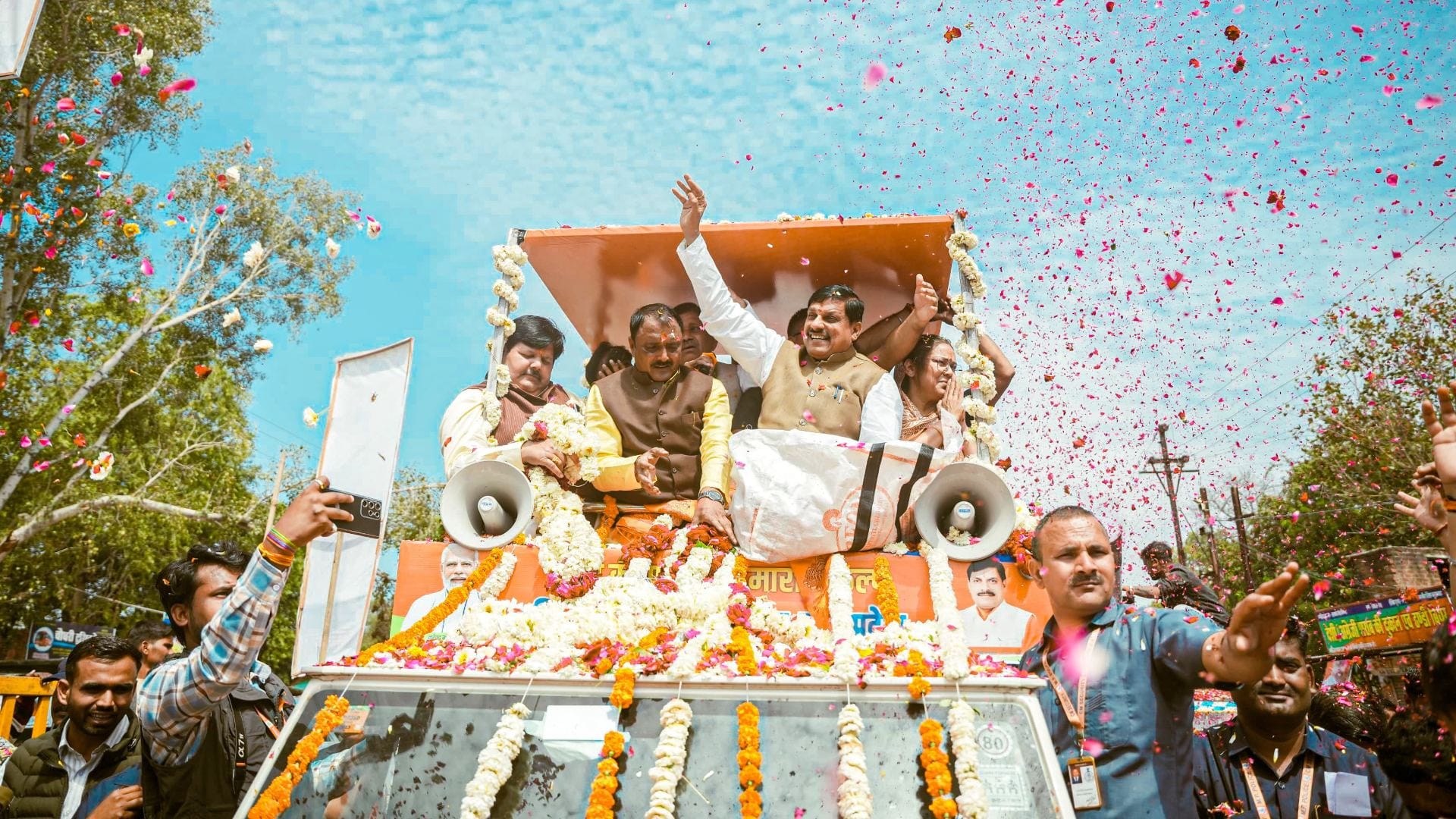 CM Mohan Yadav reached Bhind for farmers' conference, distributed gifts with both hands to fill bags of farmer