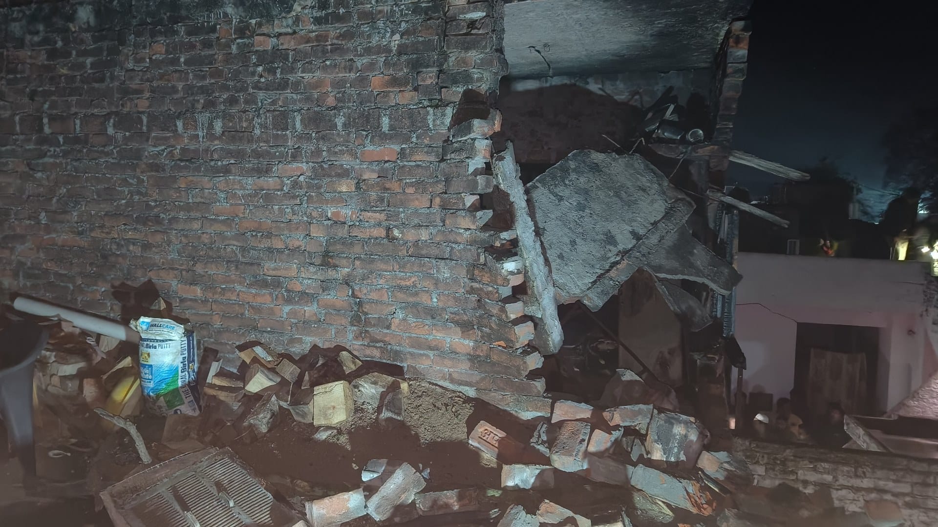 Five died in a fire in Hata hazrat Sahab area in Lucknow.