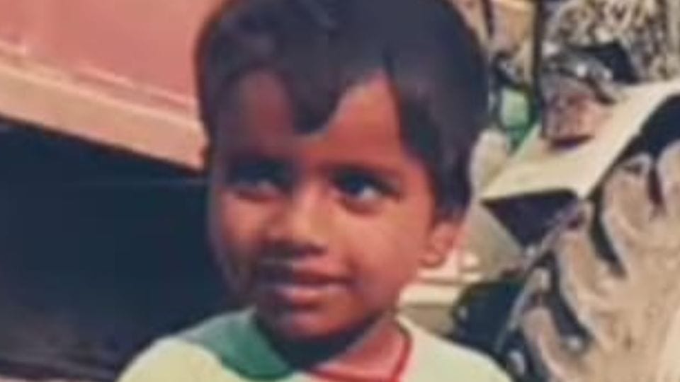 Child dead body found in field in Pratapgarh