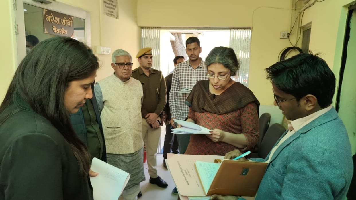 Rajasthan News: Collector took action in the matter related to Aadhaar enrolment, ordered to take back machine