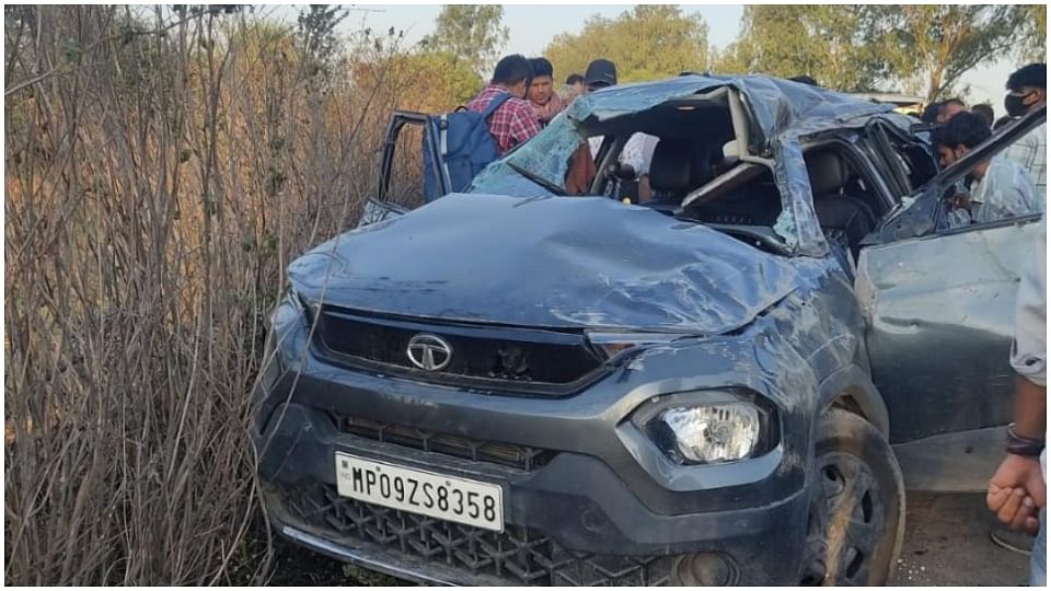 Car lost control and fell into ditch in Sehore two died on the spot