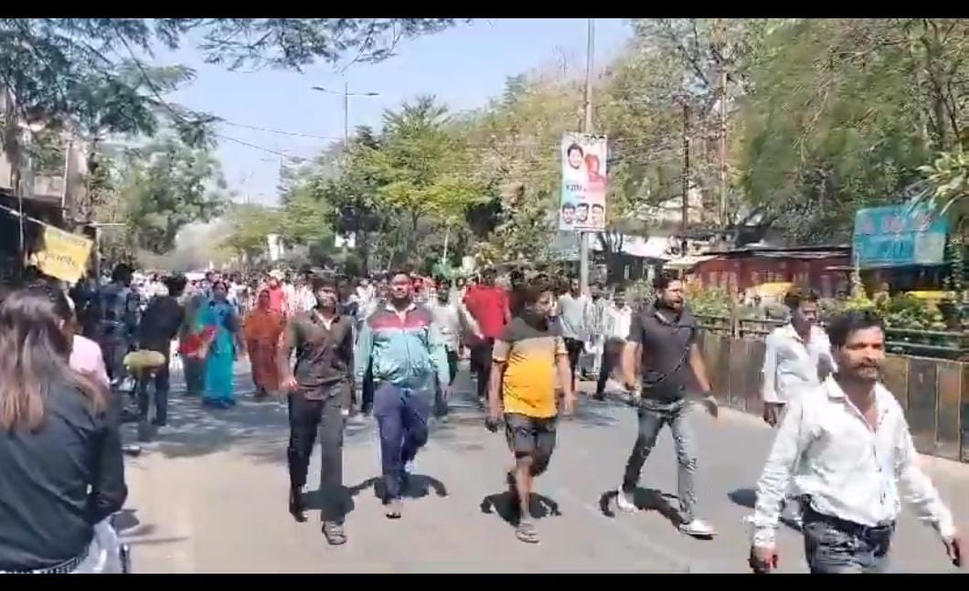 Indore News: Outrage in Indore due to murder of businessman, traffic jam on Banganga road