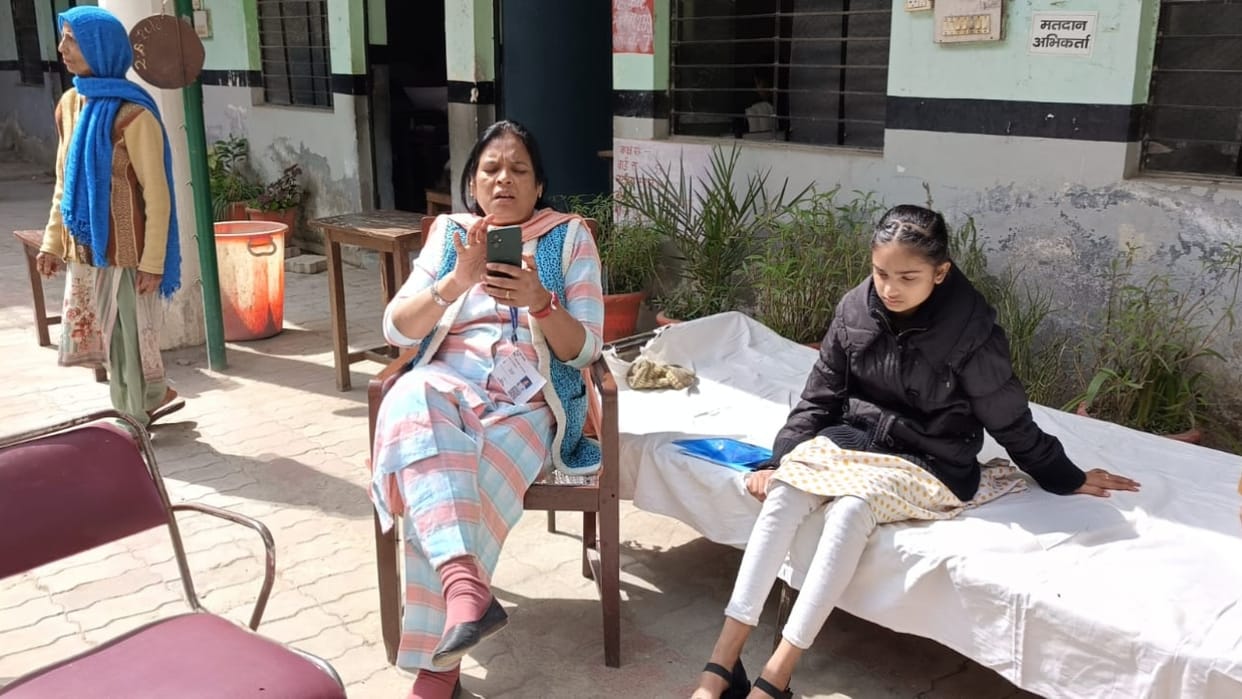 Sick school girl came to take exam on cot in Bareilly