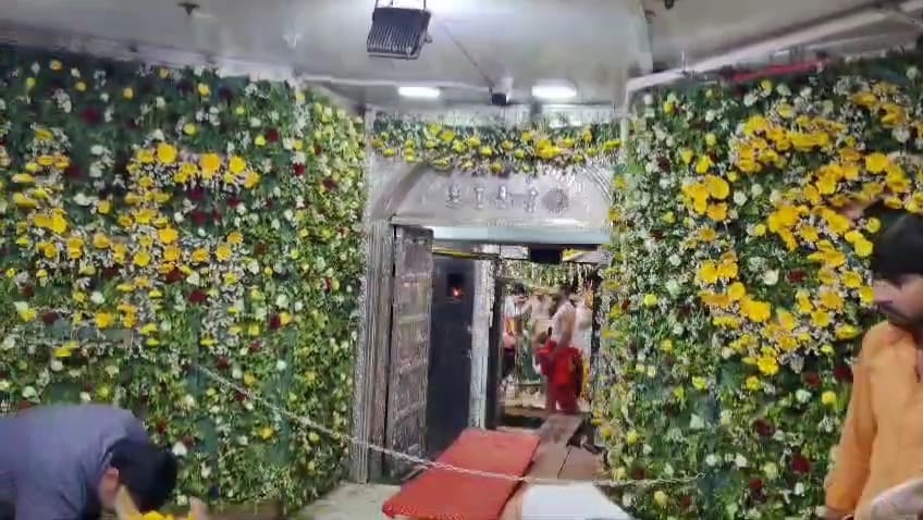 Mahashivratri: Mahakal's court decorated with flowers for Mahashivratri