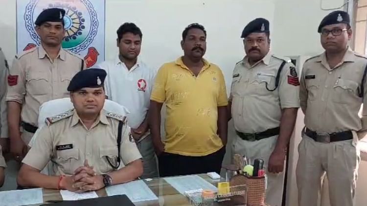 1.50 लाख की दी थी सुपारी: हत्या के बाद आरोपियों ने शव को था जलाया, पुलिस ने दो को दबोचा; एक अभी तक फरार