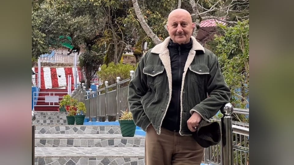 Local artists got a chance to shoot with Anupam Kher and Jackie Shroff.